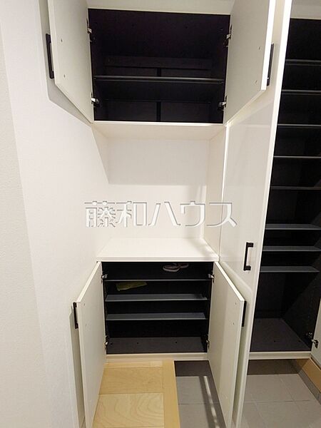 C号棟　玄関収納　【練馬区大泉町2丁目】