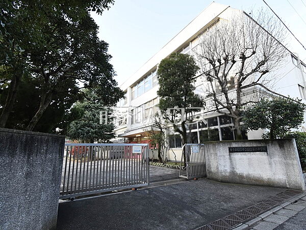 国立市立国立第二中学校 (650m)