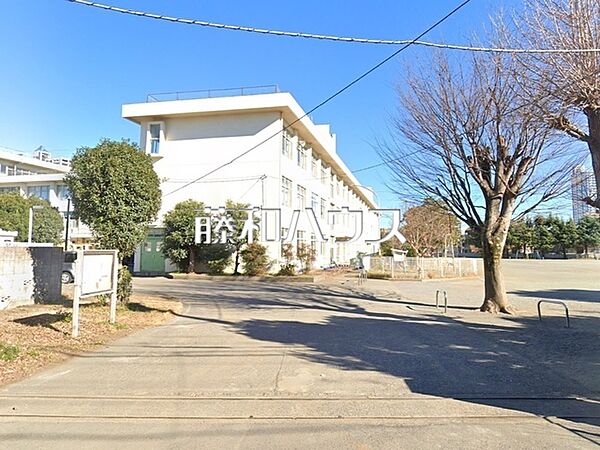 所沢市立所沢小学校 (970m)