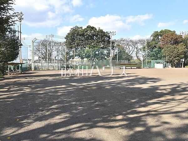 見影橋公園野球場 (900m)