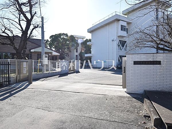 日野市立滝合小学校 (800m)