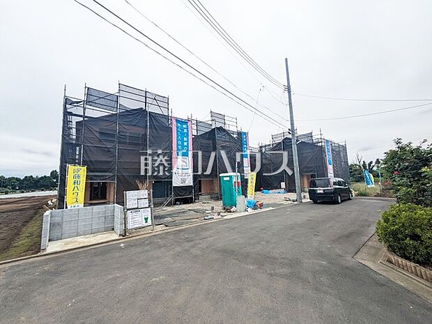 接道状況および現場風景 【清瀬市下清戸4丁目】 見学はしたいけど、なかなか時間が取れない・・・そんな方に出勤前や仕事終わりにマイホームを見学できるサポートをいたします。