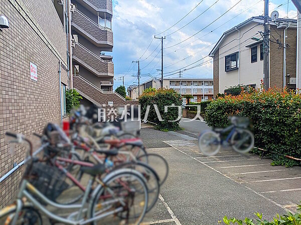 駐車場　【ベルポート朝霞弐番館】