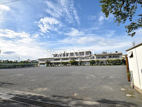 小平市立小平第十一小学校 (800m)