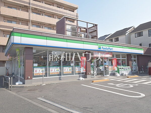 ファミリーマート 成田西二丁目店 (700m)