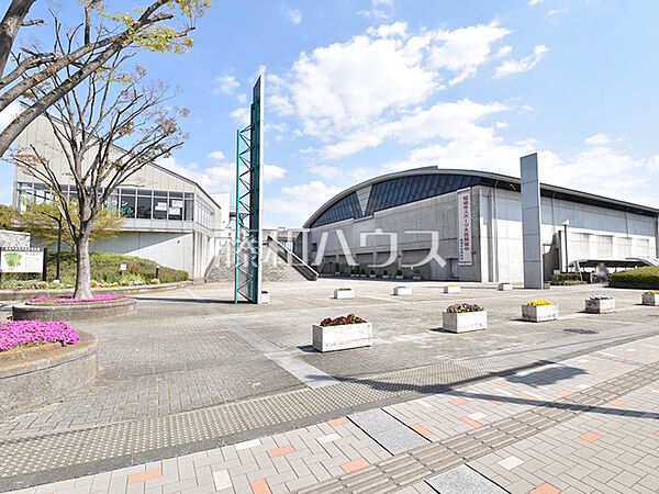 稲城市総合体育館 (1170m)