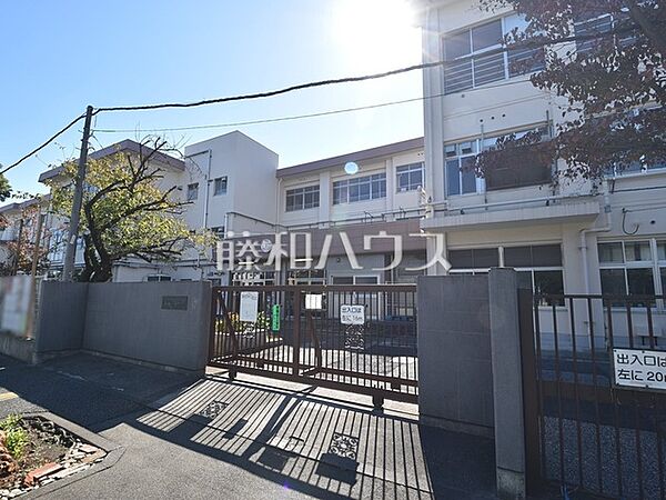 調布市立染地小学校 (170m)