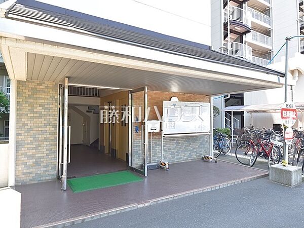 エントランス　【つつじが丘ハイムA棟】物件の事、諸費用の事など、小さな疑問も、お気軽にご連絡・ご相談下さい。　