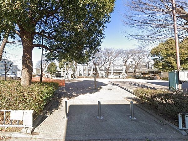 名古屋公園 (180m)