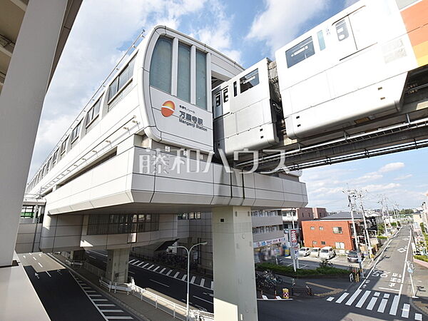 万願寺駅 (530m)