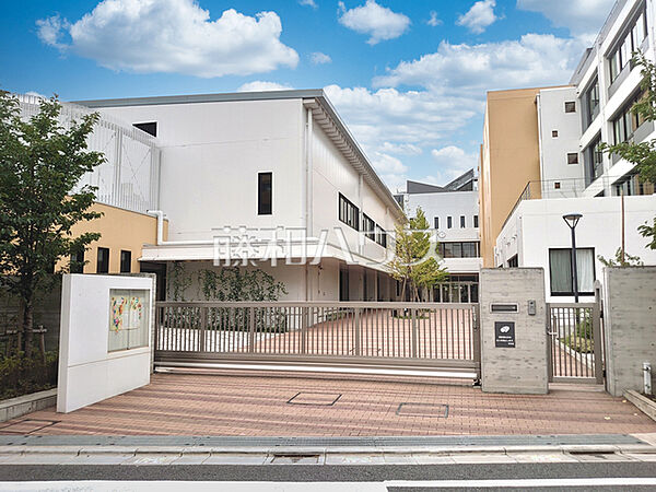 練馬区立大泉東小学校 (260m)