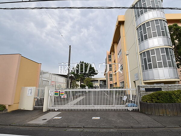 東村山市立野火止小学校 (690m)