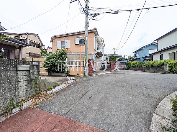 接道状況および現場風景(現況：古屋有)　【朝霞市宮戸3丁目】