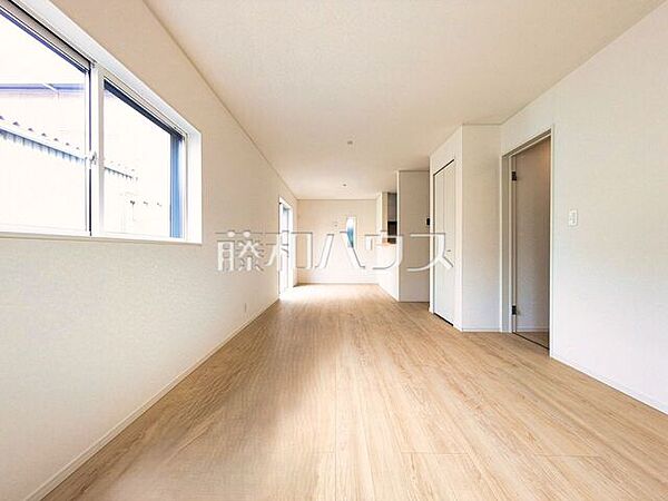 リビング　【昭島市宮沢町2丁目】