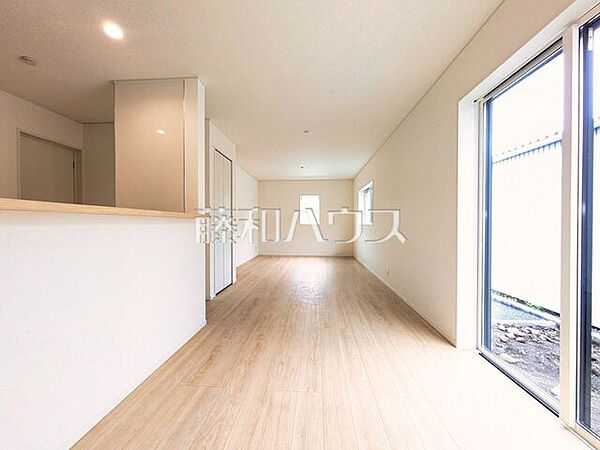 リビング　【昭島市宮沢町2丁目】