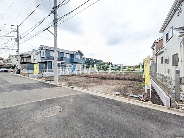 第一種低層住居専用地域。穏やかな時間が流れる、清瀬の静域に住む喜びを感じる。 【1期】接道状況および現場風景 【清瀬市下清戸1丁目】 接道状況および現場風景 【清瀬市下清戸1丁目】
