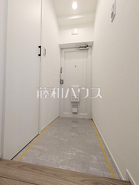 ≪玄関≫ホワイトを基調にまとめたゆとりある玄関ホール　【パークサイド砧】