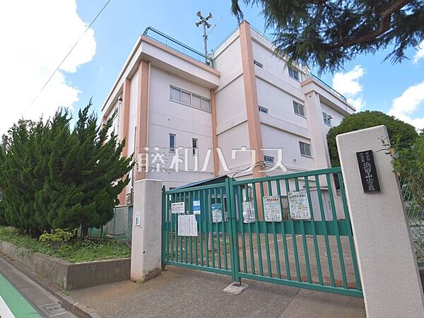 杉並区立浜田山小学校 (940m)