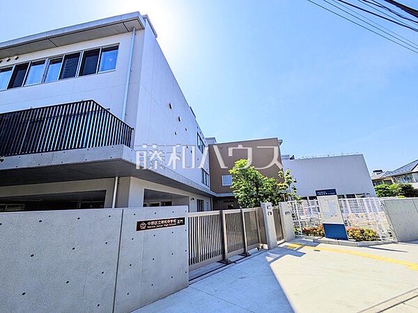 温水洗浄便座 温水洗浄便機能付きトイレで清潔にご使用いただけます。