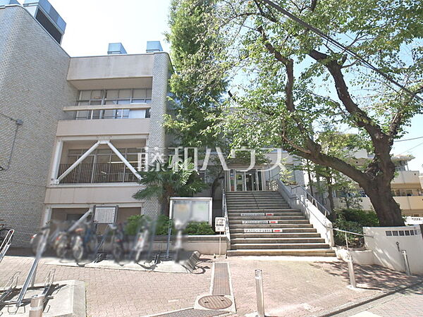 高円寺図書館 (610m)