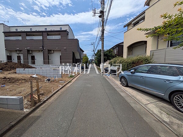 接道状況および現場風景　【中野区上鷺宮2丁目】 お住まい探しは、家の良し悪しだけでなく周辺環境も重要なポイントです。ぜひ一度お客様の目でご覧ください。　