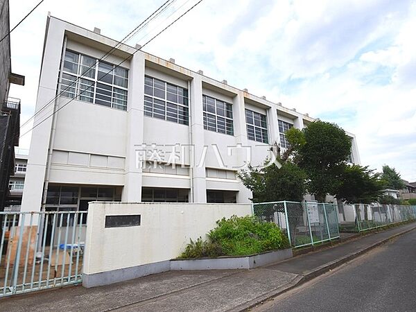 東久留米市立下里中学校 (840m)