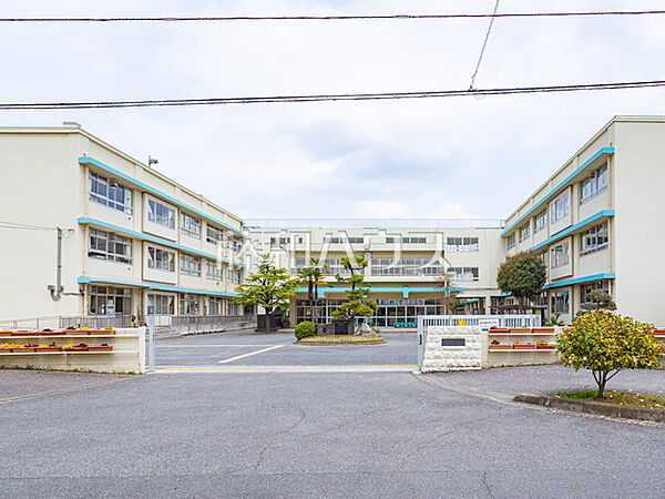 志木市立志木第二小学校 (350m)