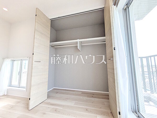 収納　各居室にはクローゼットを完備し、家具を置くスペースが確保しやすい設計がされております。【クイーンズフィールドひばりが丘ハイム】
