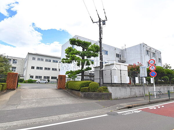 八王子市立横山第一小学校 (960m)