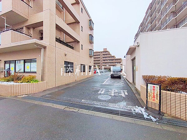 駐車場　【クリオ朝霞弐番館】