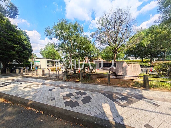 朝霞中央公園 (580m)
