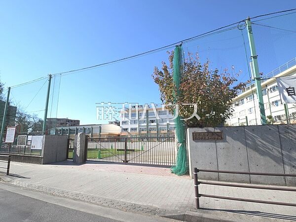 三鷹市立第一小学校 (700m)