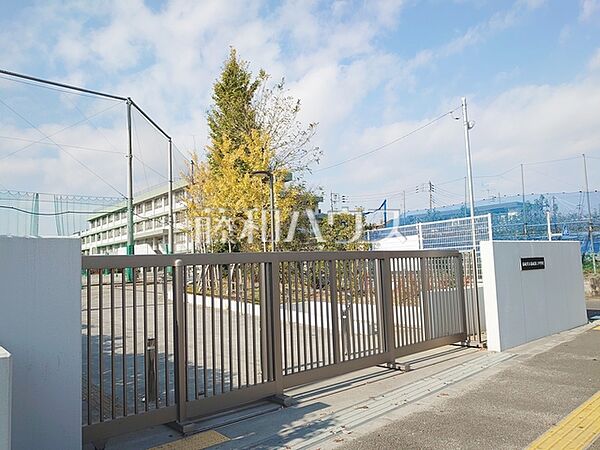 稲城市立稲城第三中学校 (1760m)