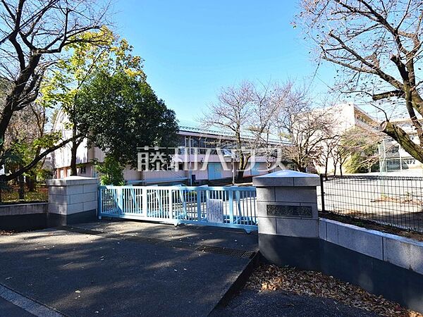 所沢市立美原小学校 (800m)