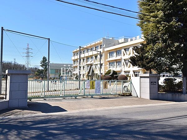 所沢市立西富小学校 (900m)
