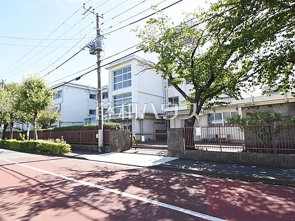 小金井市立小金井第一中学校 (830m)