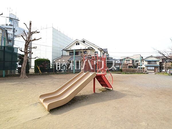 西児童公園 (870m)