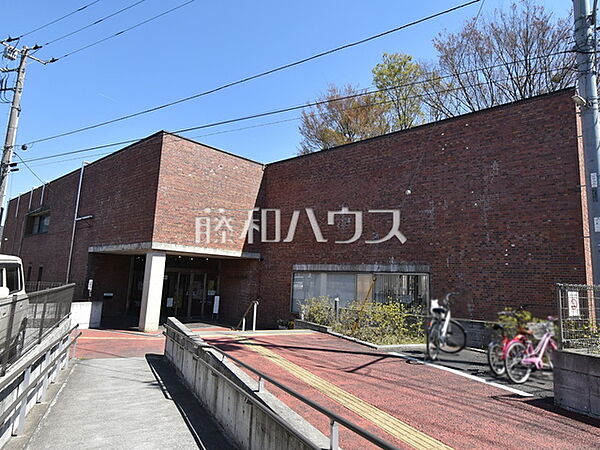 日野市立中央図書館 (480m)