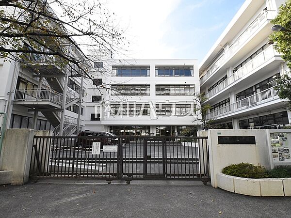 練馬区立光が丘第二中学校 (380m)