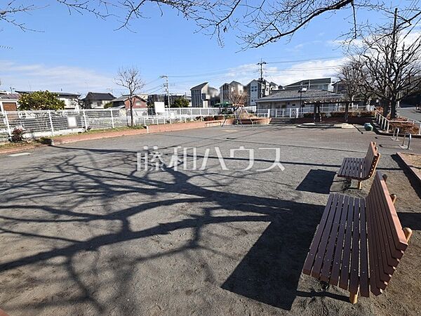 都営諏訪町一丁目第2アパート公園 (750m)