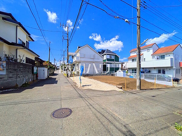 接道状況および現場風景　【小平市小川町1丁目】 お住まい探しは、家の良し悪しだけでなく周辺環境も重要なポイントです。ぜひ一度お客様の目でご覧ください。　