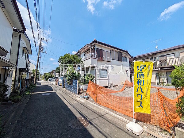 ≪接道状況≫周辺は落ち着いた雰囲気の住宅地です。小さなお子様がいるご家庭も安心です。【府中市是政6丁目】