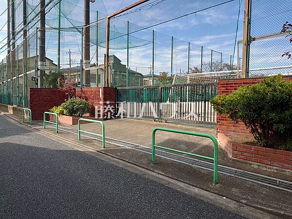 練馬区立南が丘中学校 (1200m)