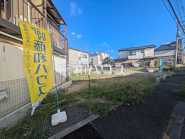 現地写真　【日野市百草】 一戸建ての多いエリアのため、静かで落ち着いた雰囲気の街並みです。　