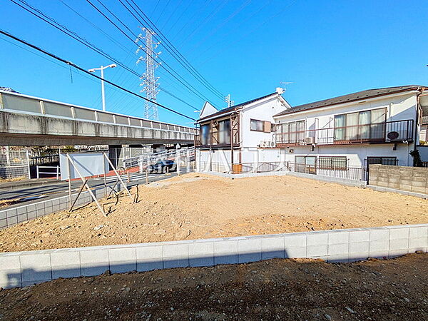 現場風景　ハウスメーカーからプランまでフルオーダーで自由にマイホームがつくれる、建築条件のない宅地分譲【日野市百草】
