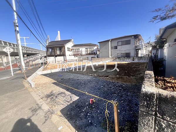現地写真　【日野市百草】 周囲に高い建物のないエリアのため、空が大きく感じます。　