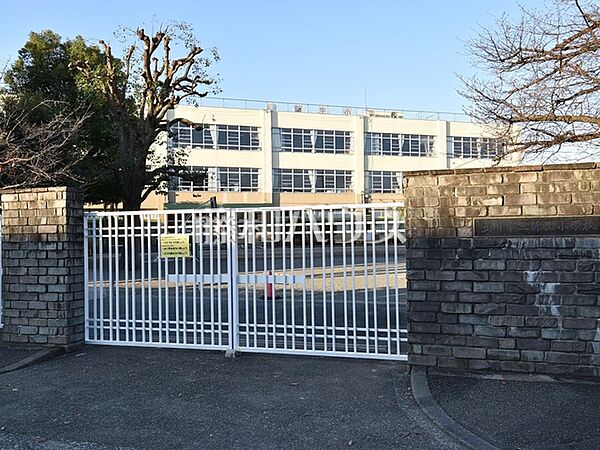 立川市立新生小学校 (720m)