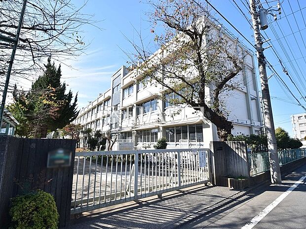 清瀬市立第三中学校 (950m)