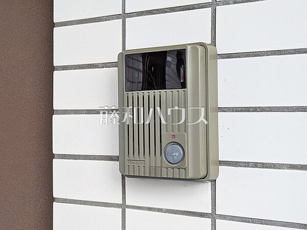 TVモニター付きインターホン 訪問者がわかるTVモニター付インターホンは、お子様のお留守番にも活躍するかも？！