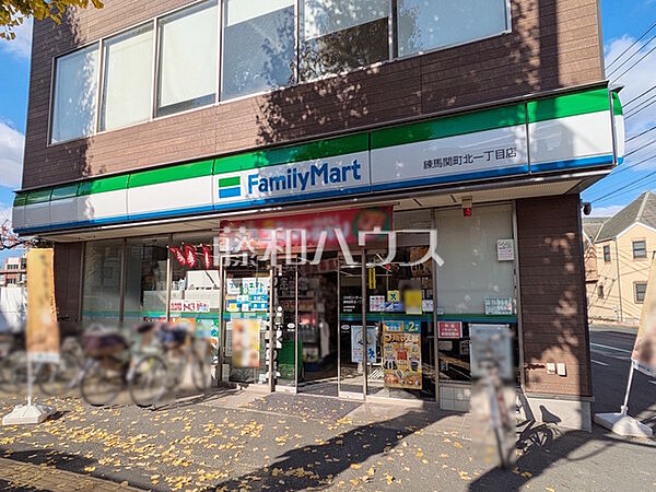ファミリーマート　練馬関町北一丁目店 (750m)
